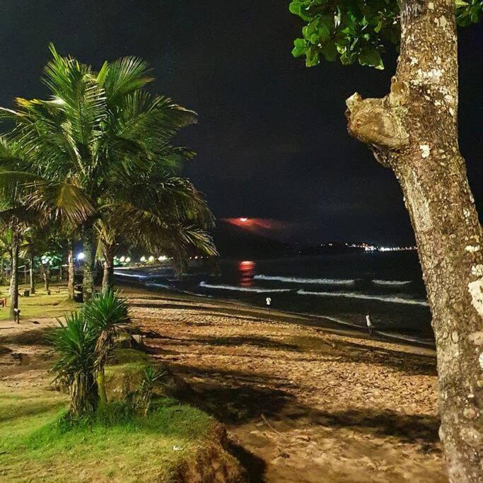 Apartment 100mts Da Com Churrasqueira, Piscina E Wi-fi Caraguatatuba